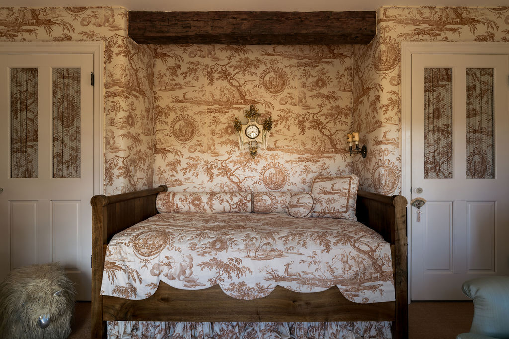 witness-locations-chalet-tournesol-idyllwild-toile-bedroom-alcove-daybed-wooden-sleigh-frame
