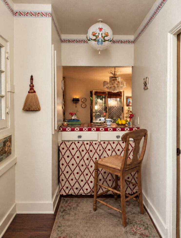 Cozy Mediterranean Hallway Nook